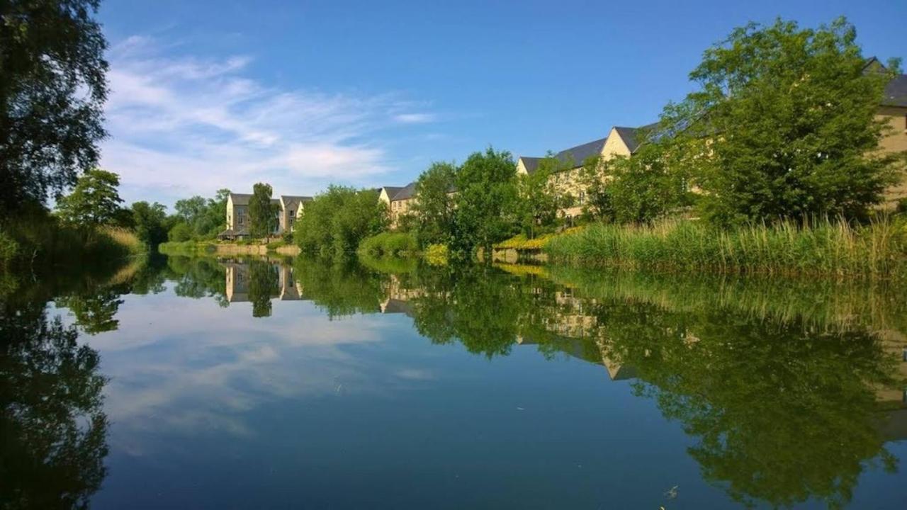 Penthouse Apartment On The River - 65 Skipper Way セント・ネオツ エクステリア 写真