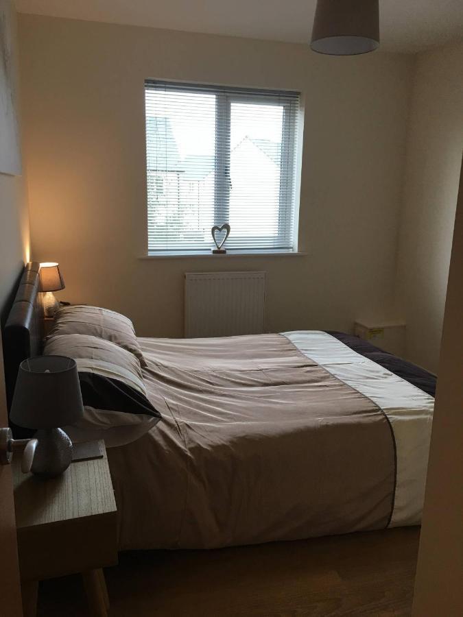 Penthouse Apartment On The River - 65 Skipper Way セント・ネオツ エクステリア 写真